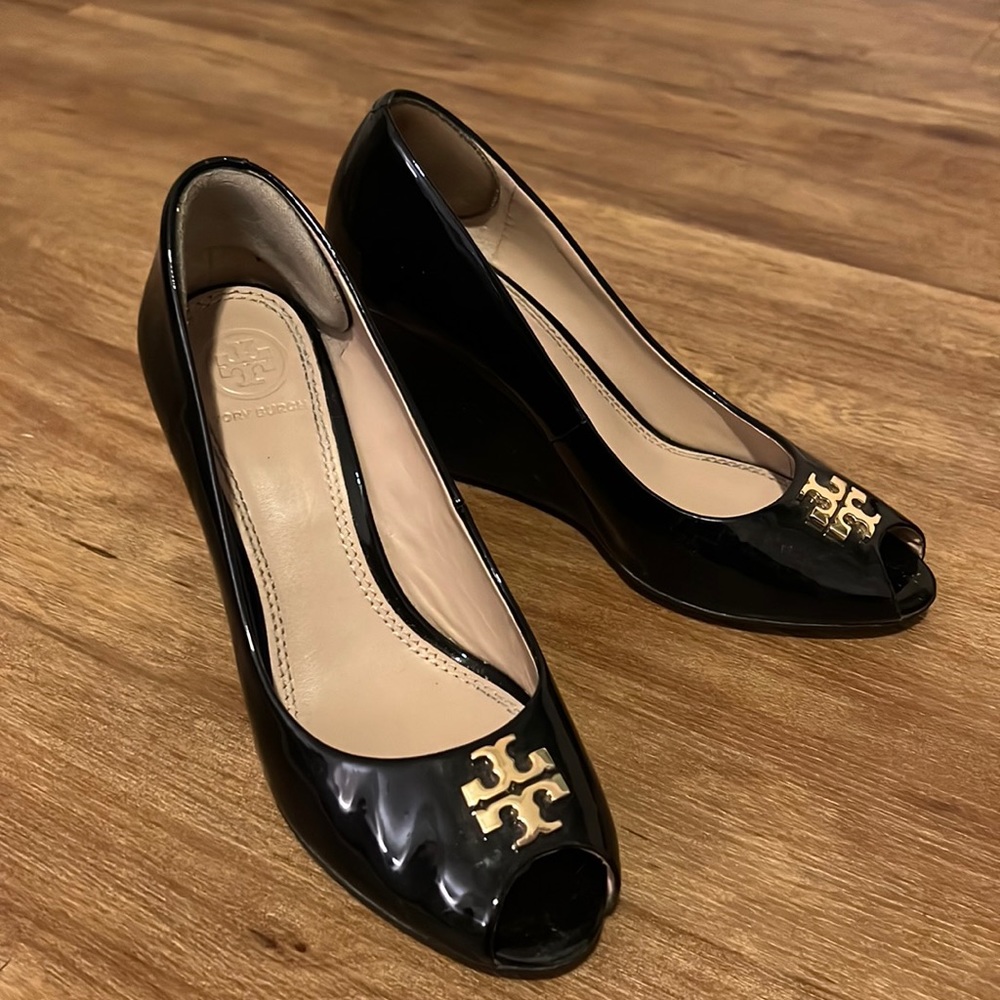 Tory Burch Black Patent Leather Pump Size 6.5